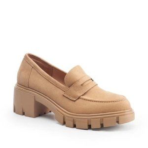 Never worn Me Too Blaze Lug Sole Penny Loafer Tan Microsuede Size 8